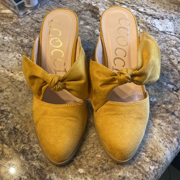 Mustard Stacked Leather Block Heel Bow Mule - Picture 9 of 9